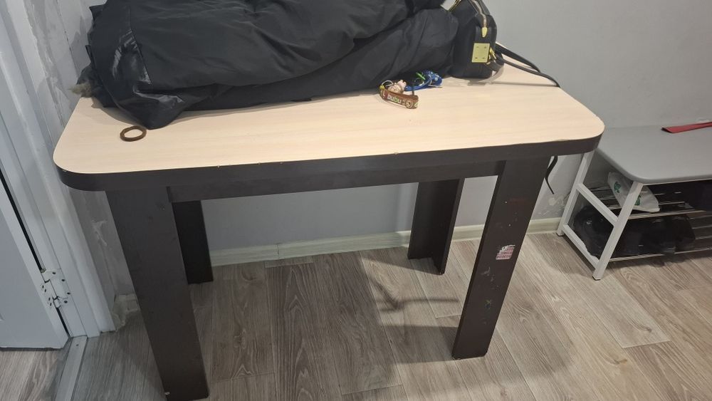 стол кухонный в хорошем состоянии