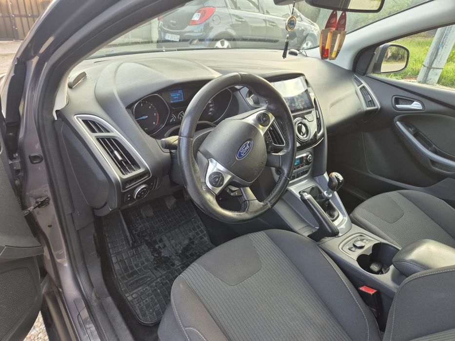 Vând ford focur an 2012