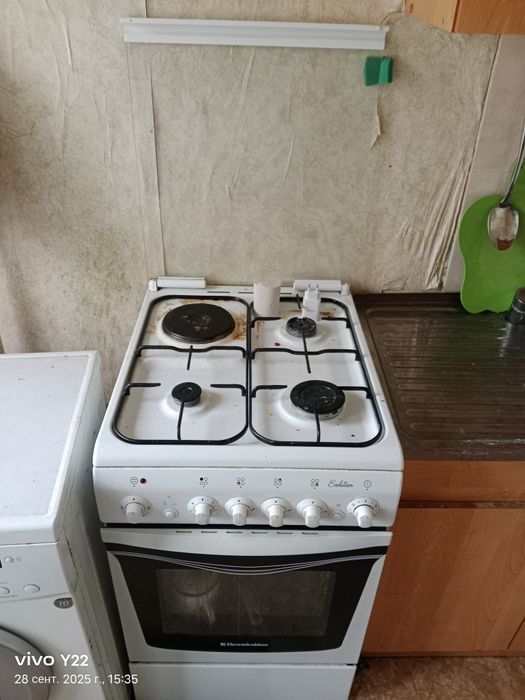 Продам газовую плиту