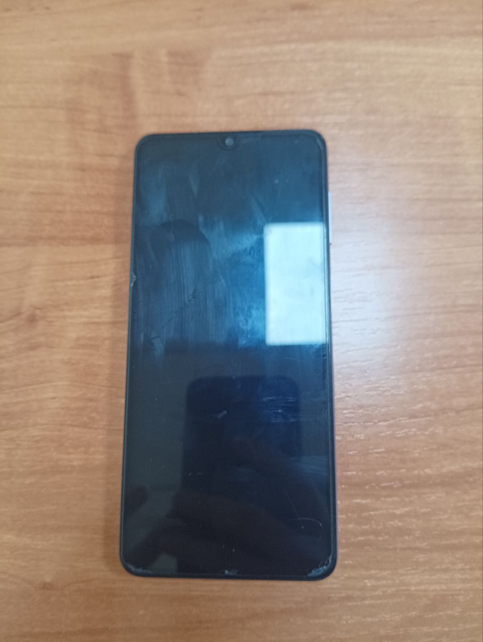 Samsung A22 pamiti 128talik ishlashi yaxshi