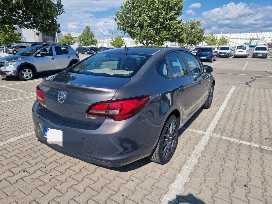 Vând Opel Astra Sedan