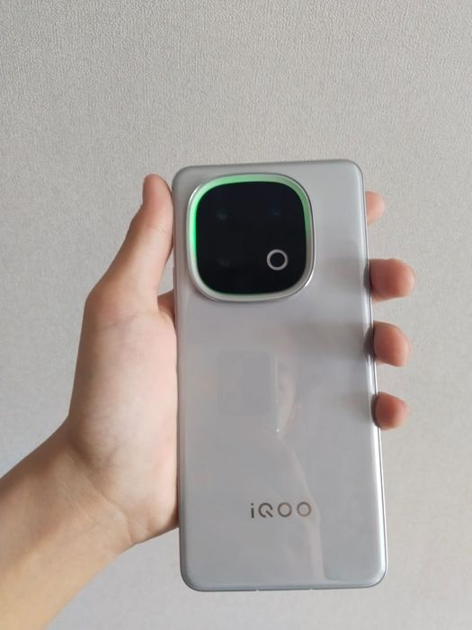 Iqoo 13 с коробкой