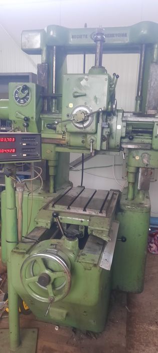 Vând maşină de găurit în coordonate SIP