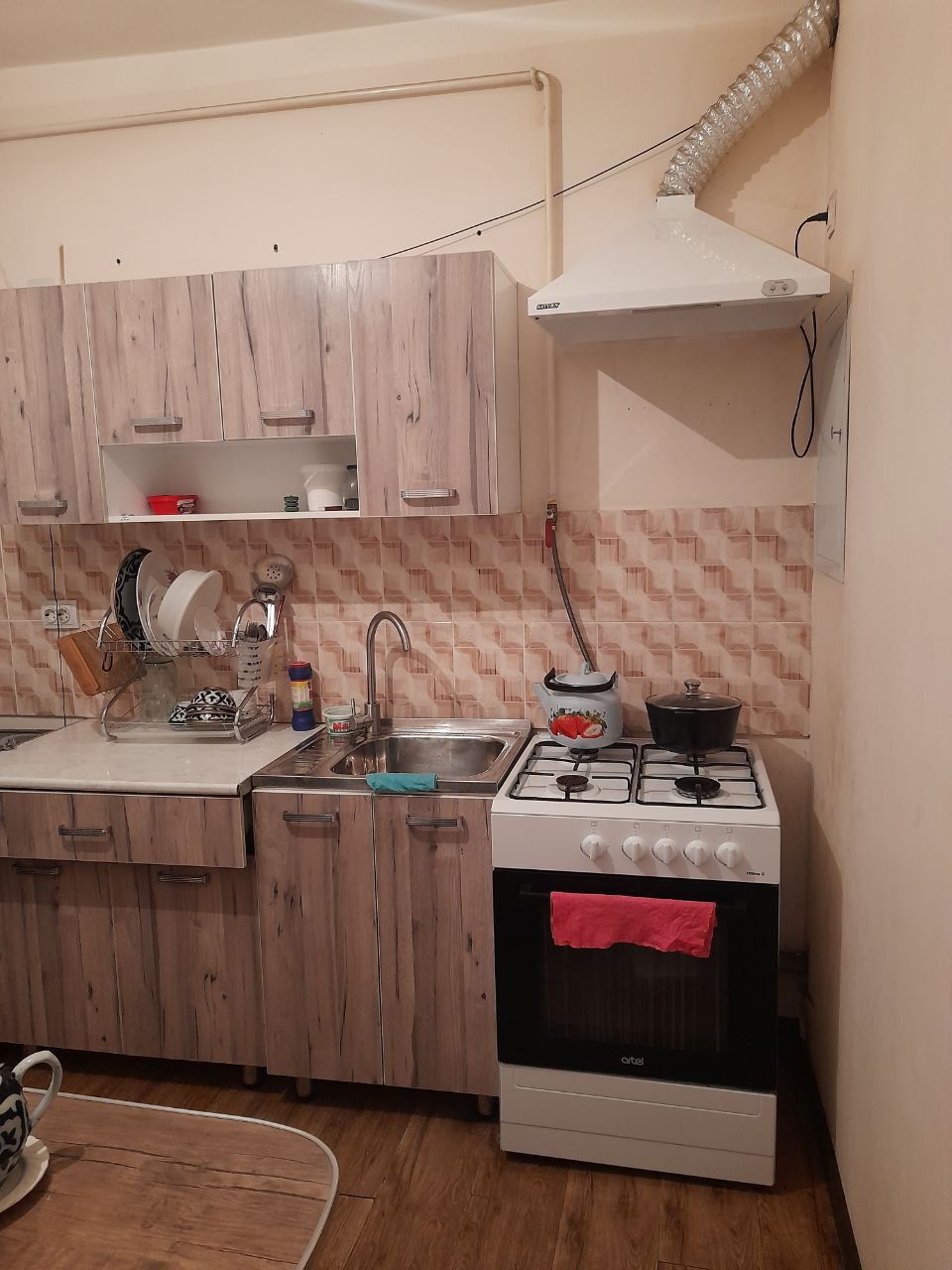 Срочно Продаётся Кухонная мебель+газовая плита Artel. Можно отдельно