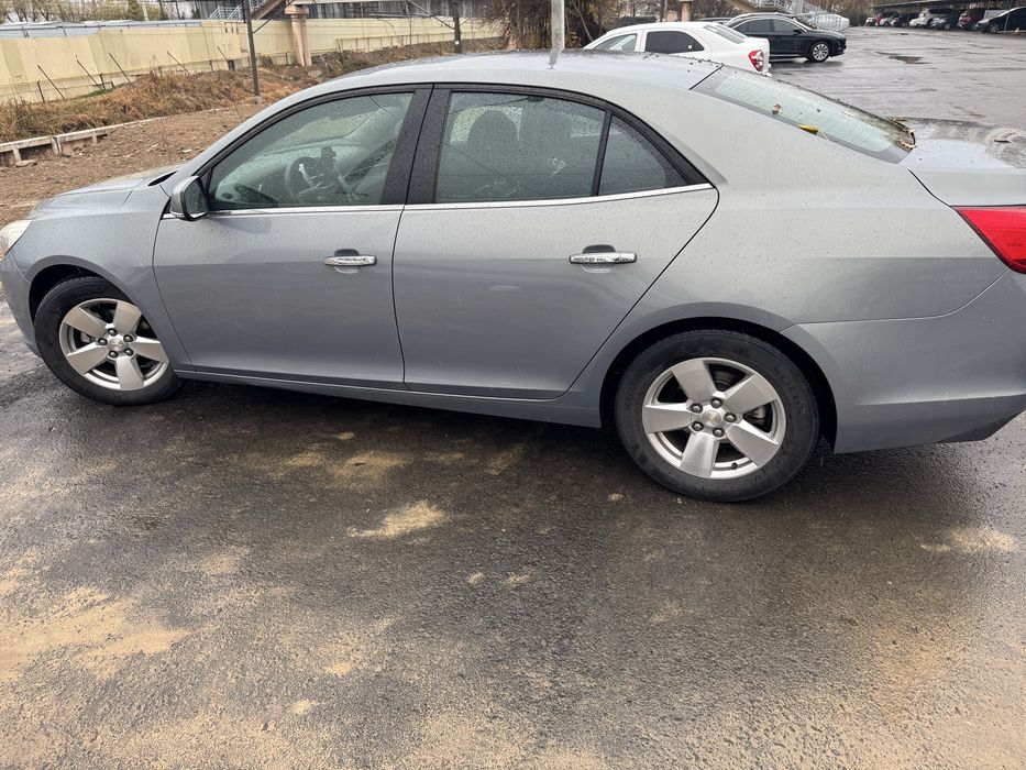 Chevrolet malibu 1 sotiladi