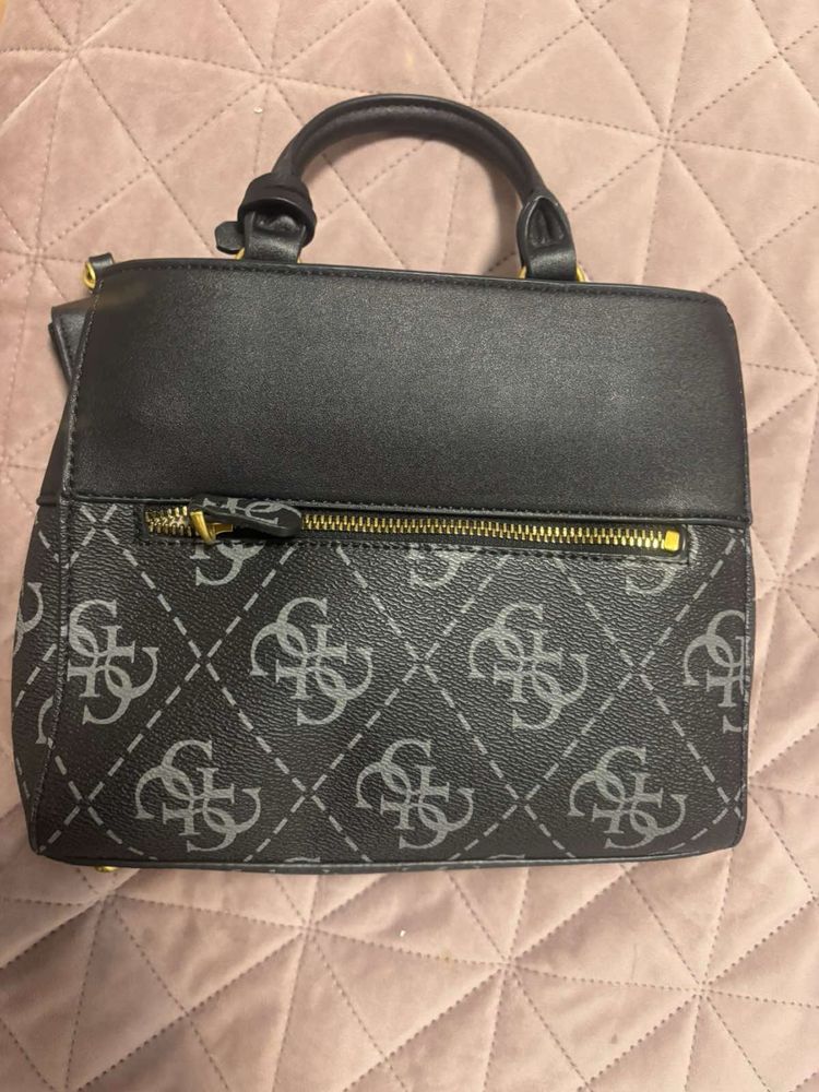 Оригинална Чанта Guess
