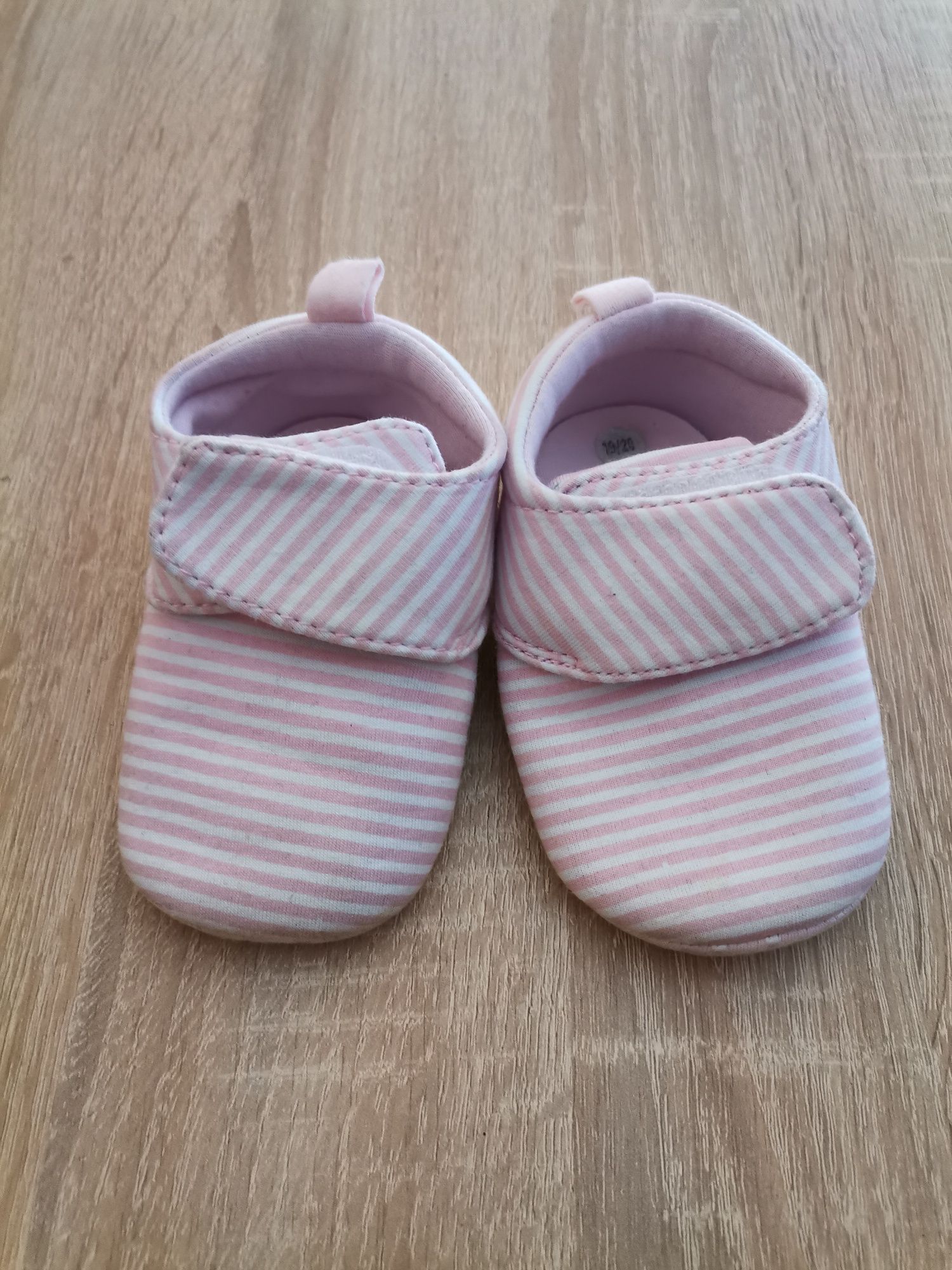 Бебешки сандали + подарък пантофи