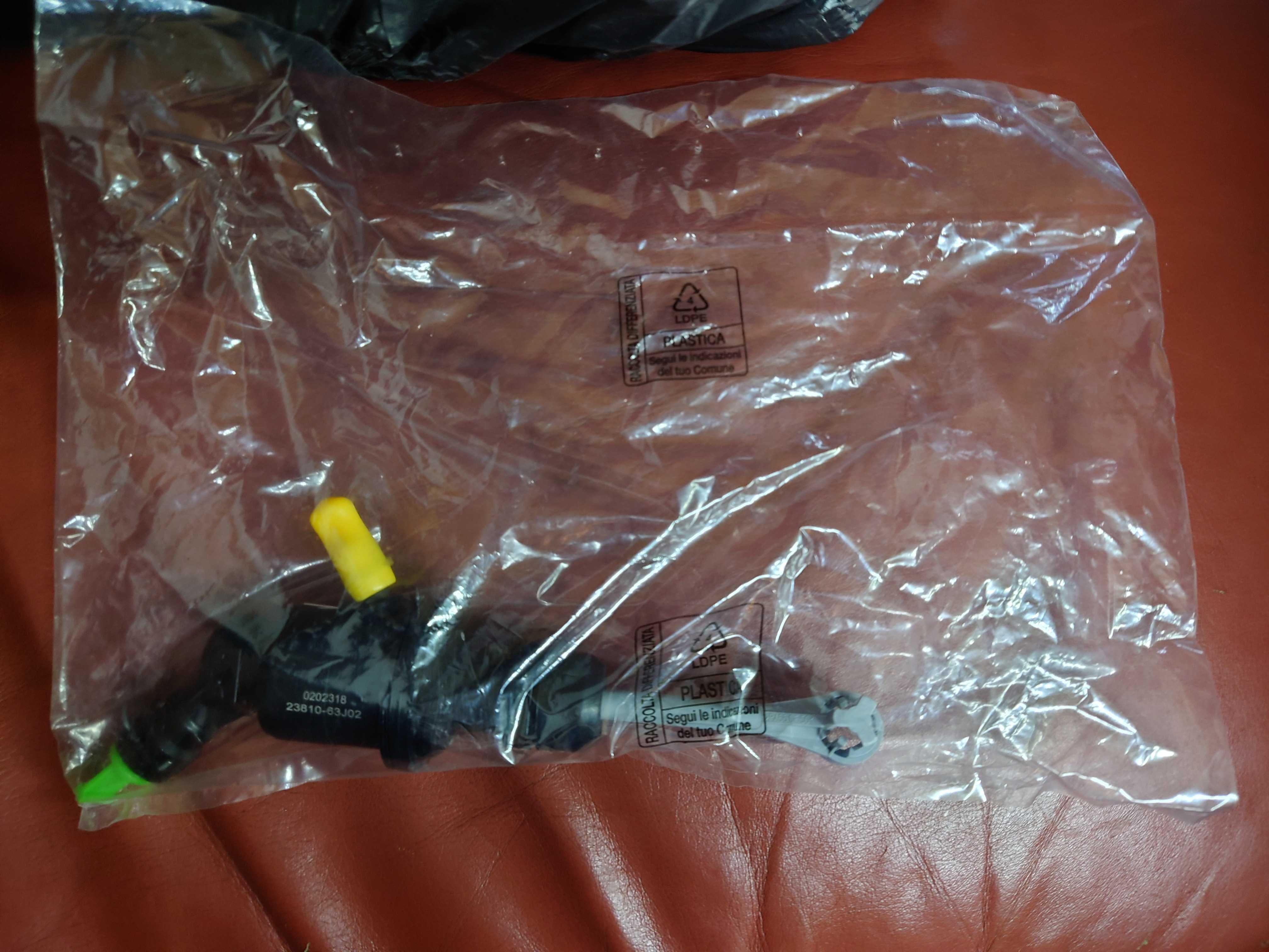Нова оригинална горна помпа Suzuki SWIFT 2005-11г 1.3 1.5 1.6
