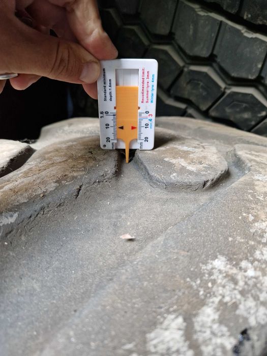 Anvelopa ozka 16.9-28 buldo excavator