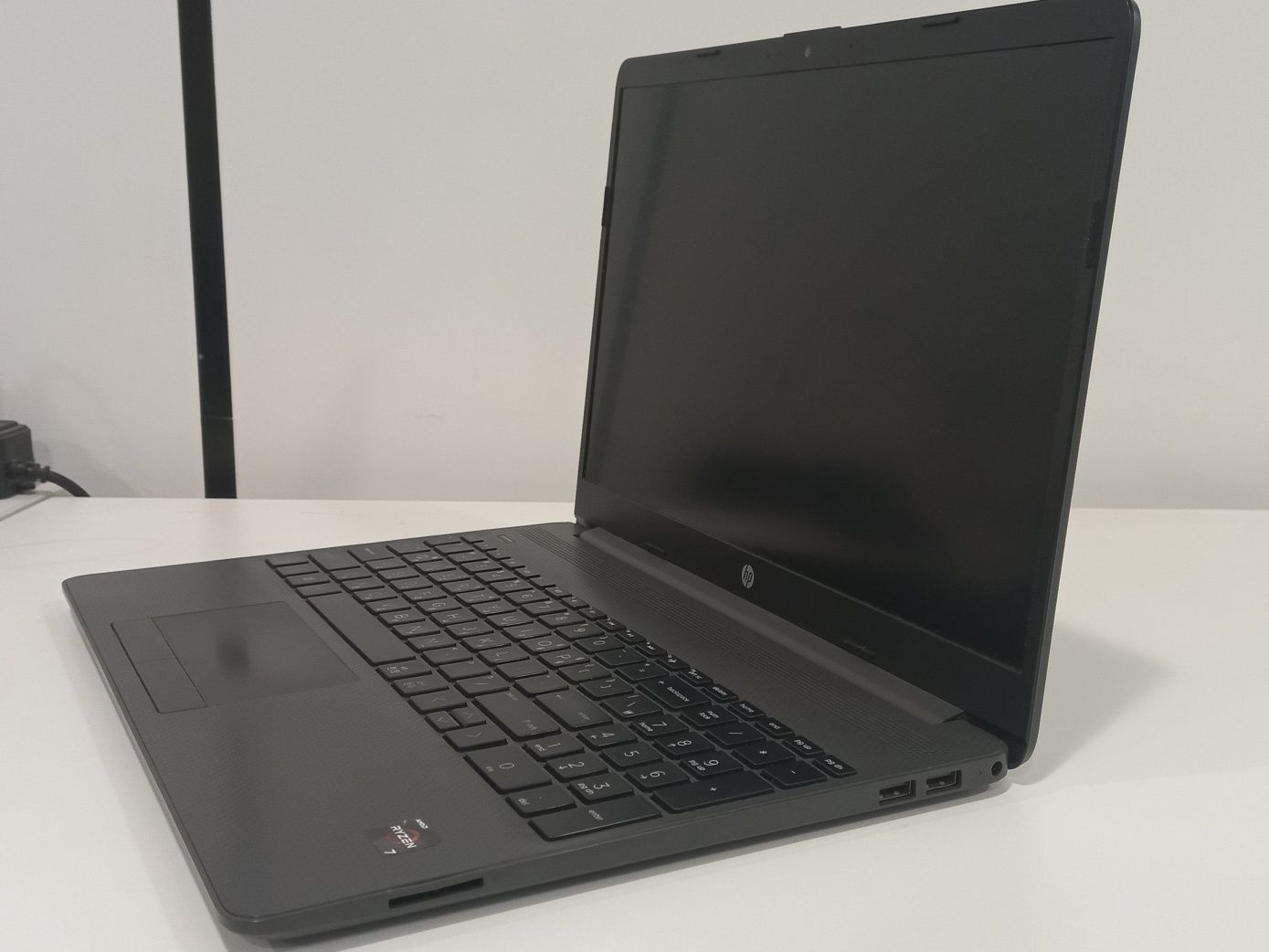 HP G8 laptop ryzen 7-5700U, 16/256