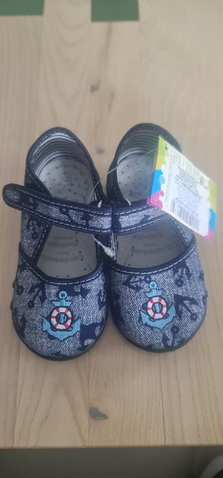 Нови пантофи Renbut 23