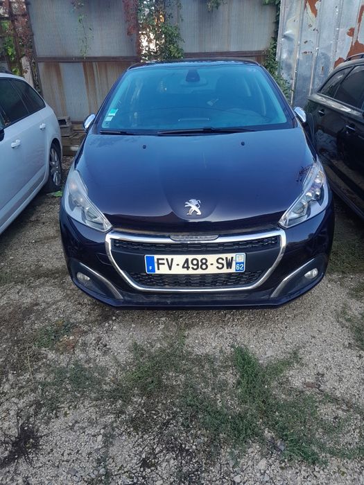 Пежо 208 GT LINE  катастрофирало