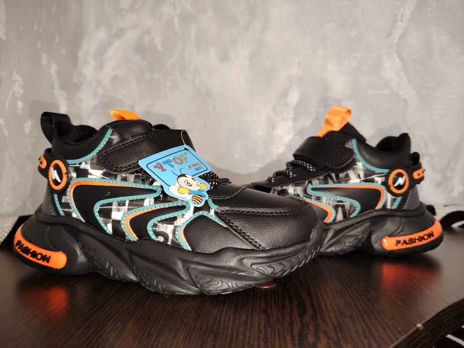 Детские кроссовки