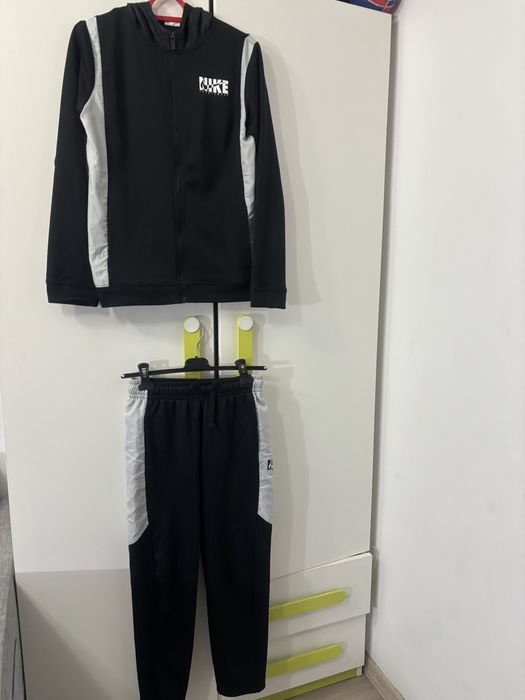 Trening NIKE negru 13/14 ani