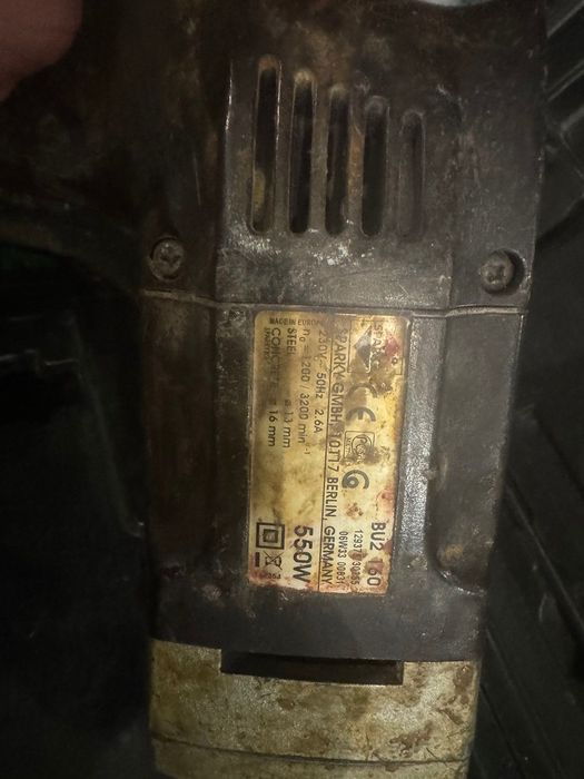 винтоверт Makita с батерия и зарядно.