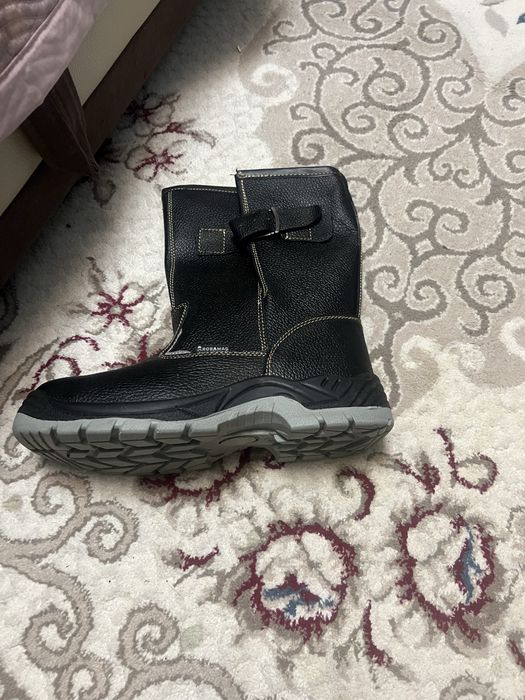 Продам спец одежду и обувь , не дорого !