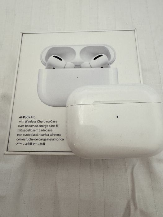 Casti Airpods Pro