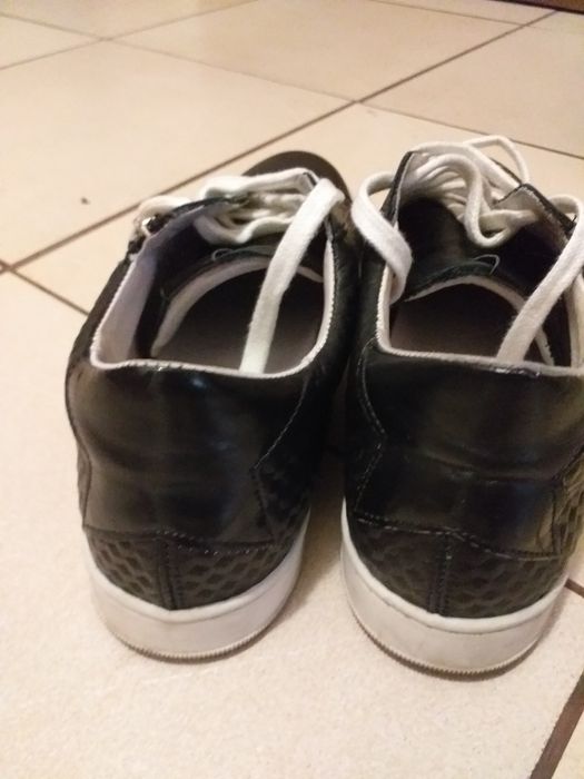 Pantofi piele de culoare neagră