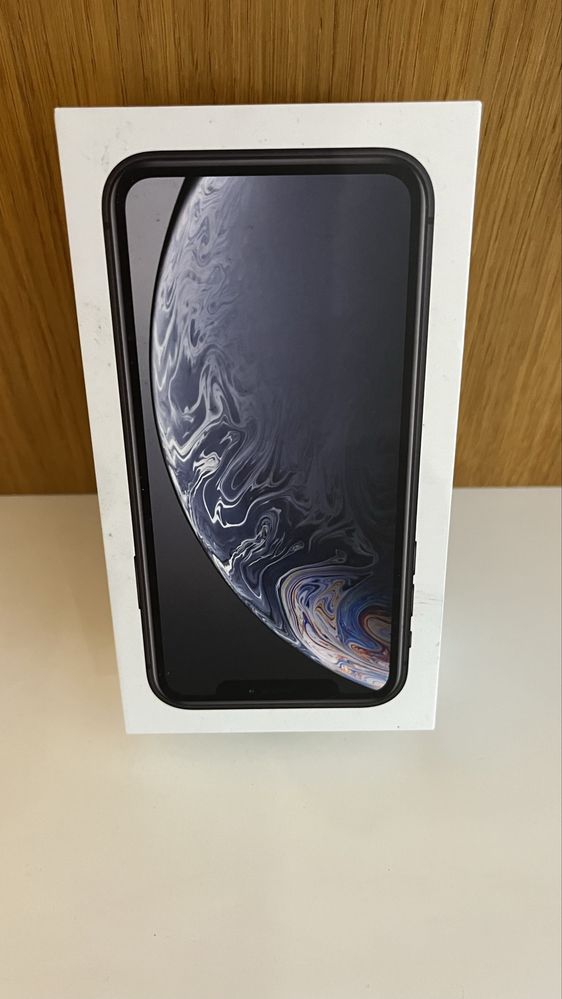 Придавам IPhone XR