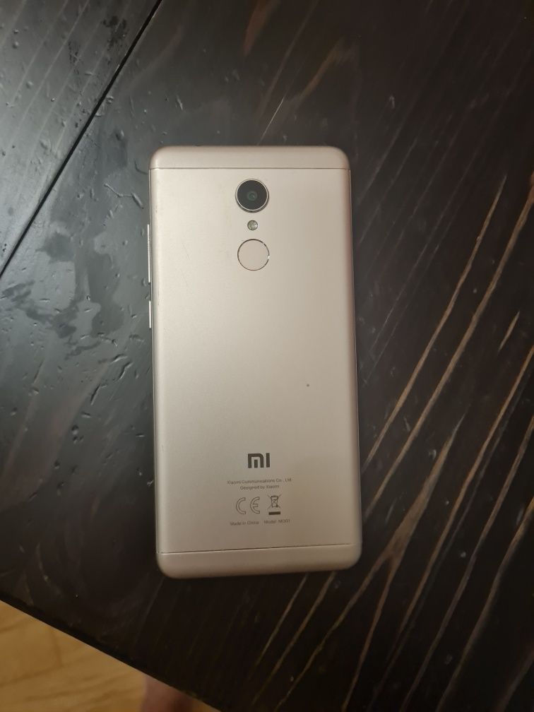 Redmi 5 спукан дисплей