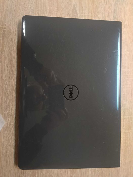Лаптоп Dell Inspiron 15 с две видео карти (козметични забележки)