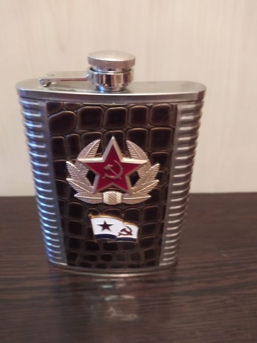 Фляжка металлическая подарочная.