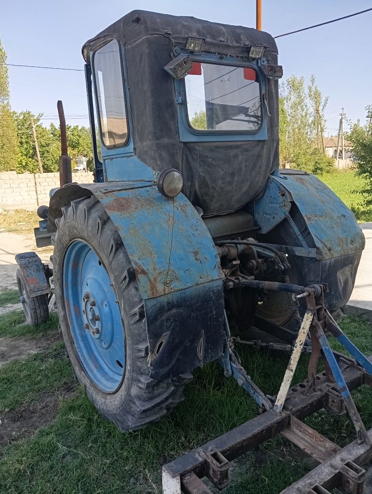 Трактор сотилади