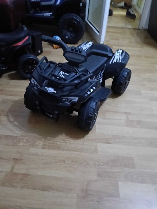 Vând 500 lei ambele cu încărcător cu tot