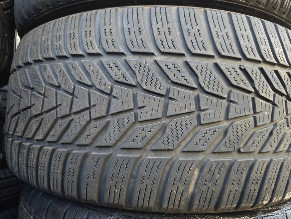 2бр Зимни гуми 245 40 19 - Hankook - DOT 2022