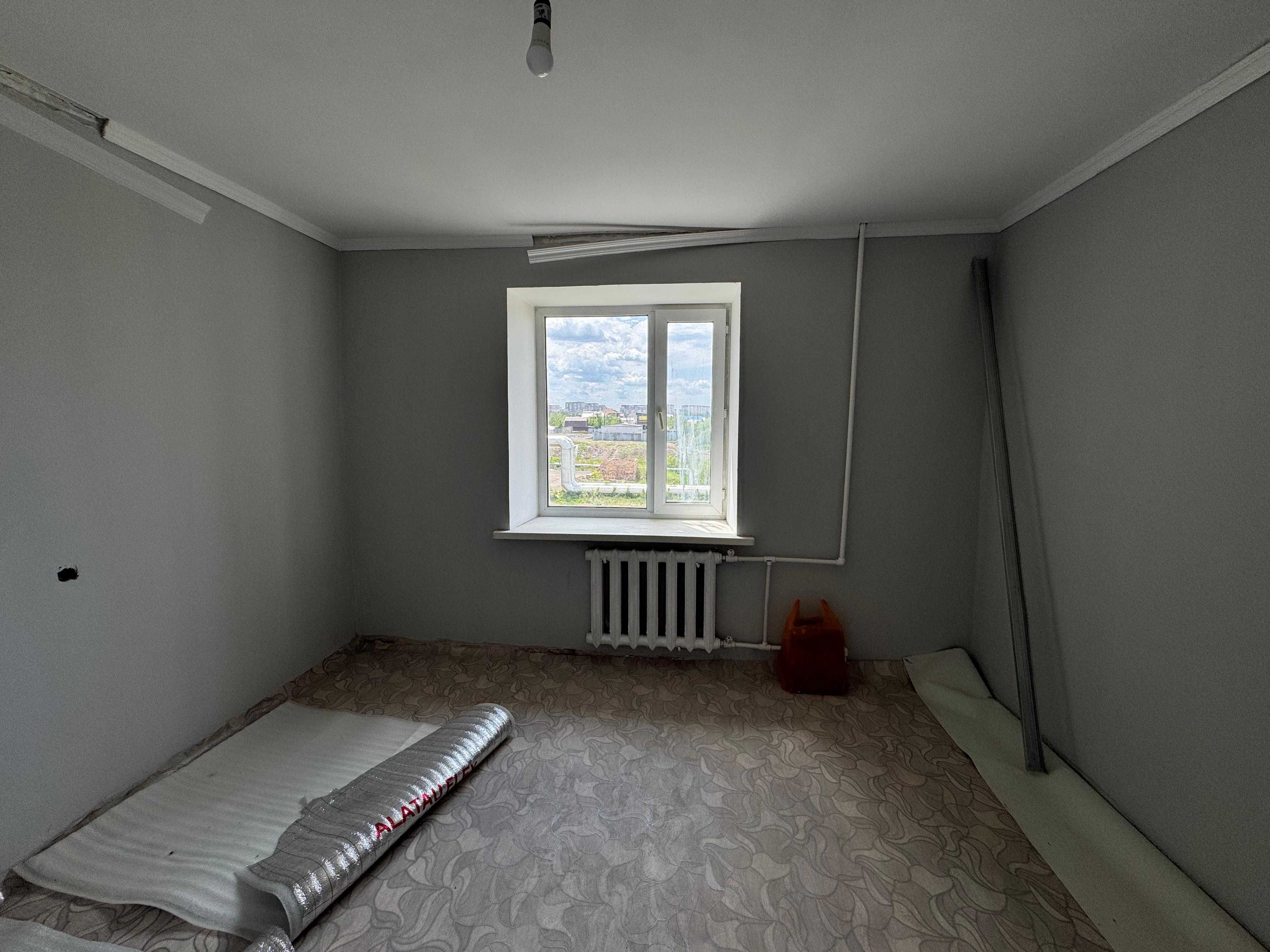 Продаём 2 комн. кв. - мкр. Восток -3 , дом 9 на 5/5 этаже