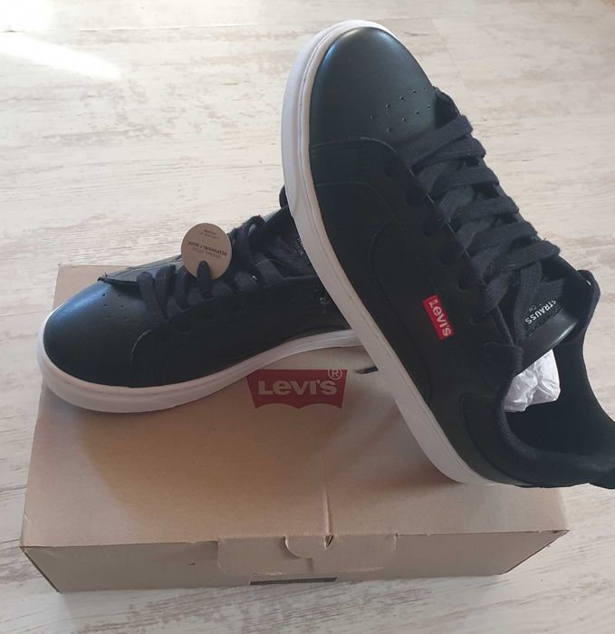 Дамски сникърси  Levi's .Размер:37