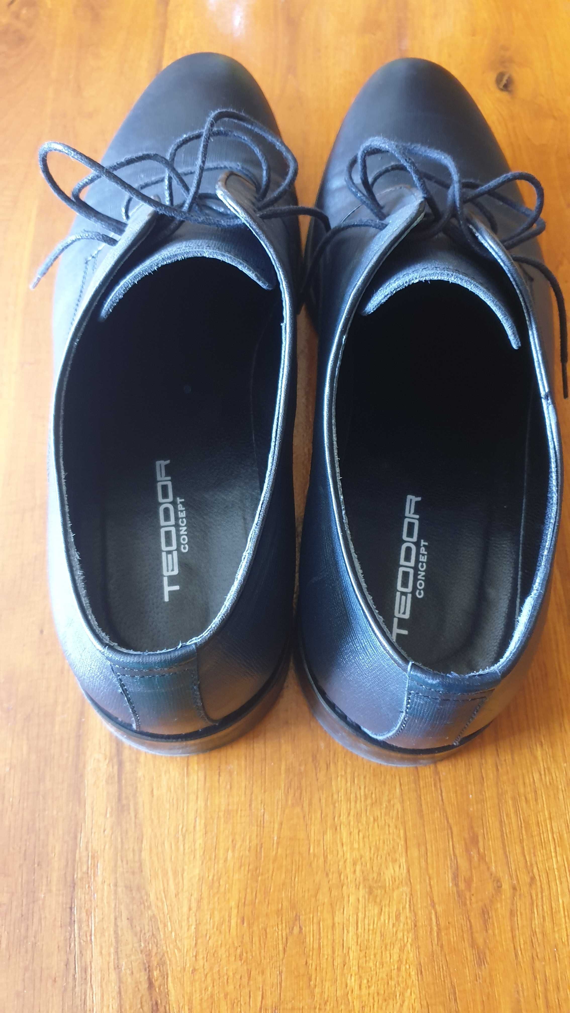 Класически обувки от релефна кожа - TEODOR