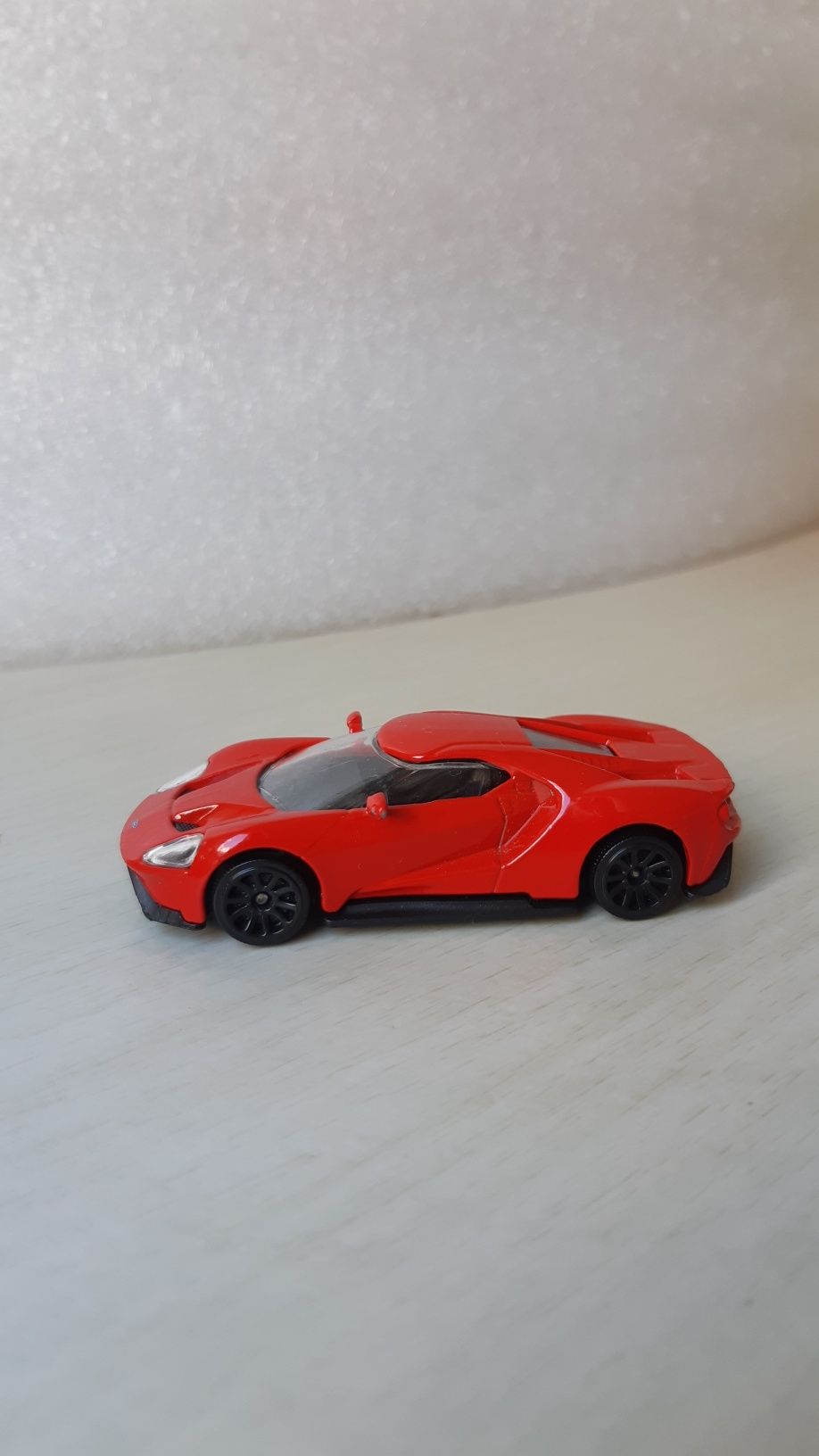 Vând machetă/mașinuță Ford GT Majorette nouă