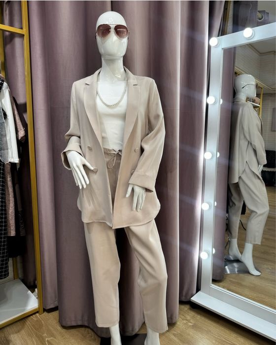 Маникены  белые , в отличном состоянии