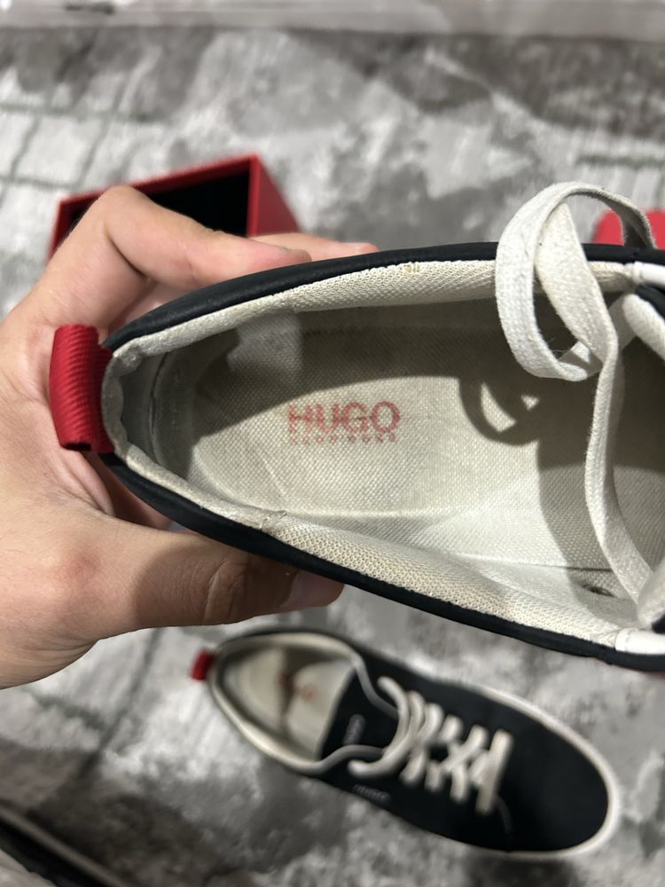 Маратонки Hugo...
