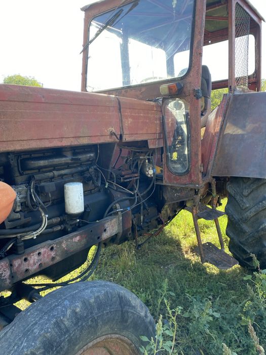Vând tractor UTB650