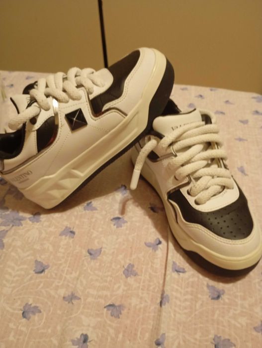 Adidași Valentino Garavani nr.36