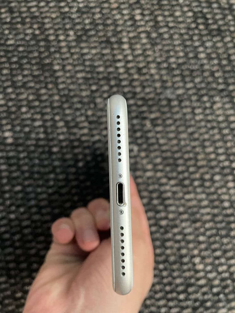 iPhone 8 plus         64 gb