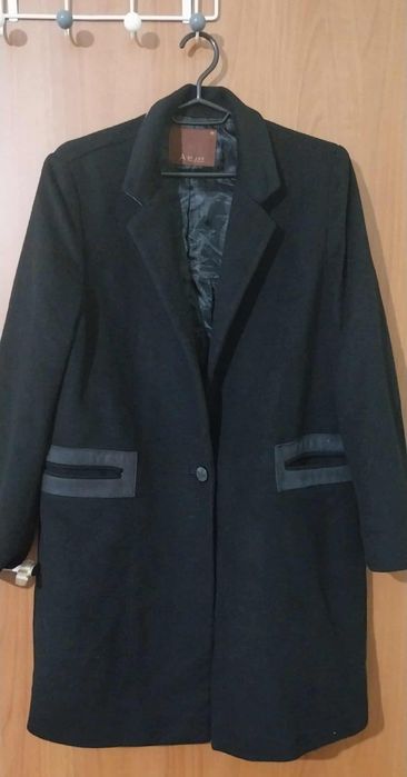 Черно право палто