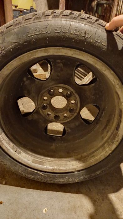 Vând set de 4 jante de tablă cu capace și cauciucuri 225/50 R17 98V