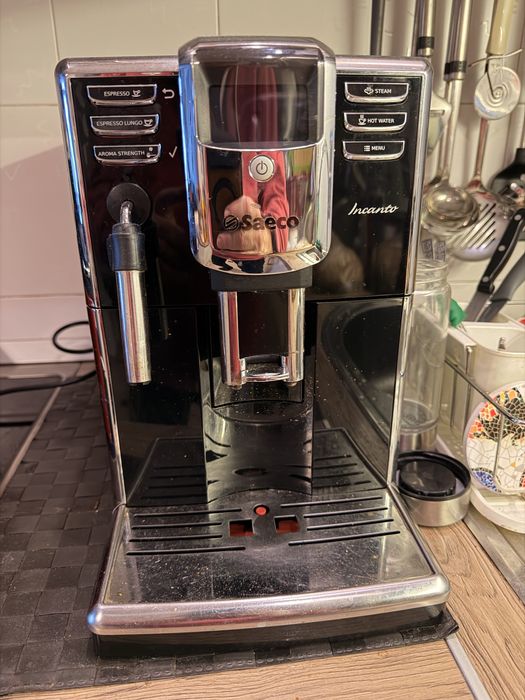 Продавам кафе автомат Saeco Incanto, в отлично състояние