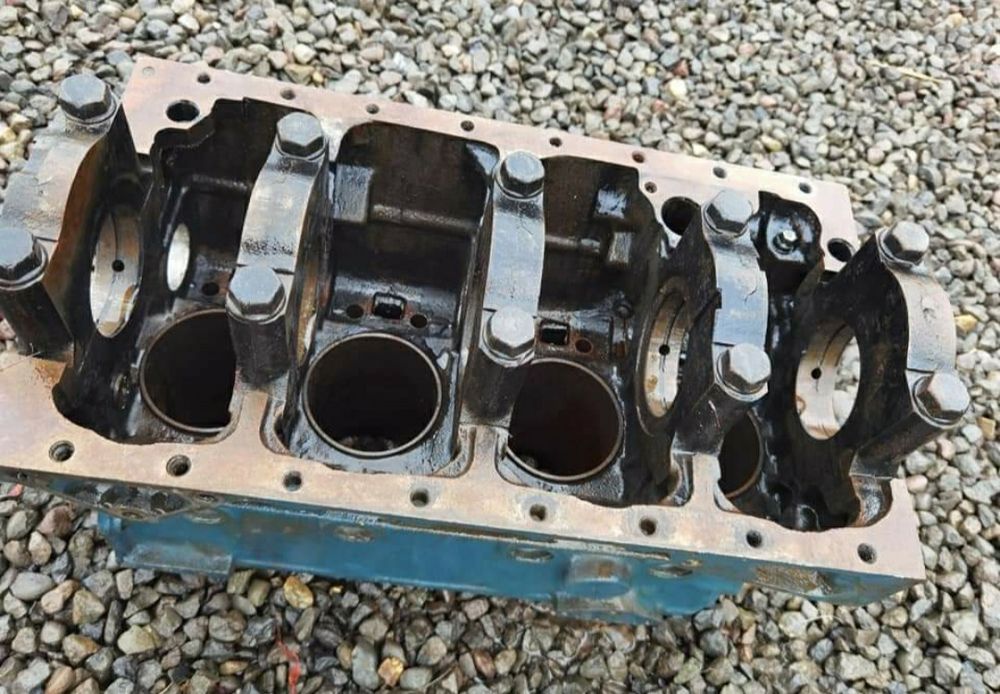 Vand un Bloc Motor  ORIGINALA, Tractor utb, sau ARO