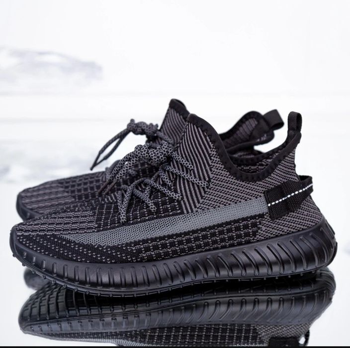Yeezy 350v2 black