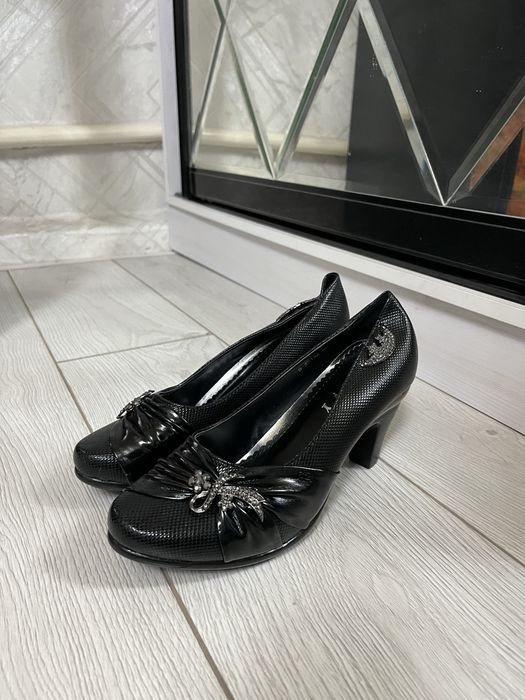 РАСПРОДАЖА 1+1  туфли. Две пары по цене одной.