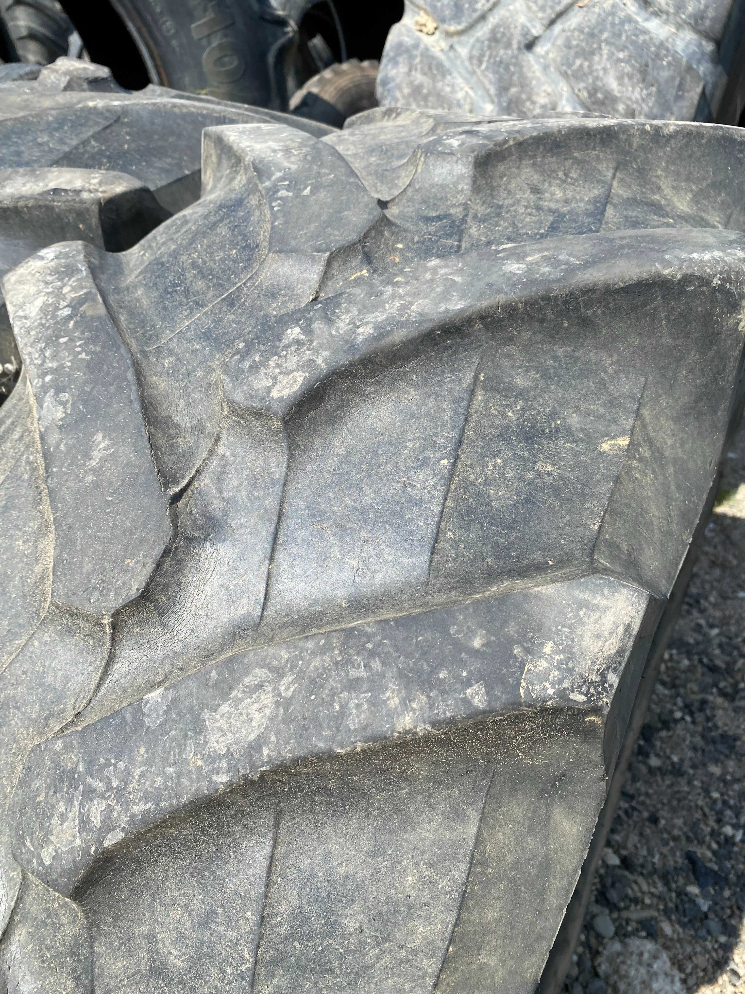 cauciucuri 420.70 R24 Pirelli