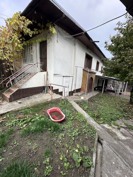 Vând casă in Centru sau schimb cu apartament