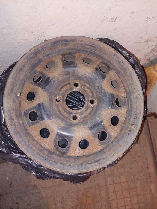 Четири броя ДЖАНТИ за ФОРД R15