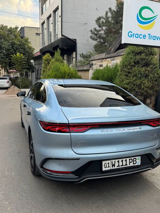 BYD Han 2023 zapas hod 715km