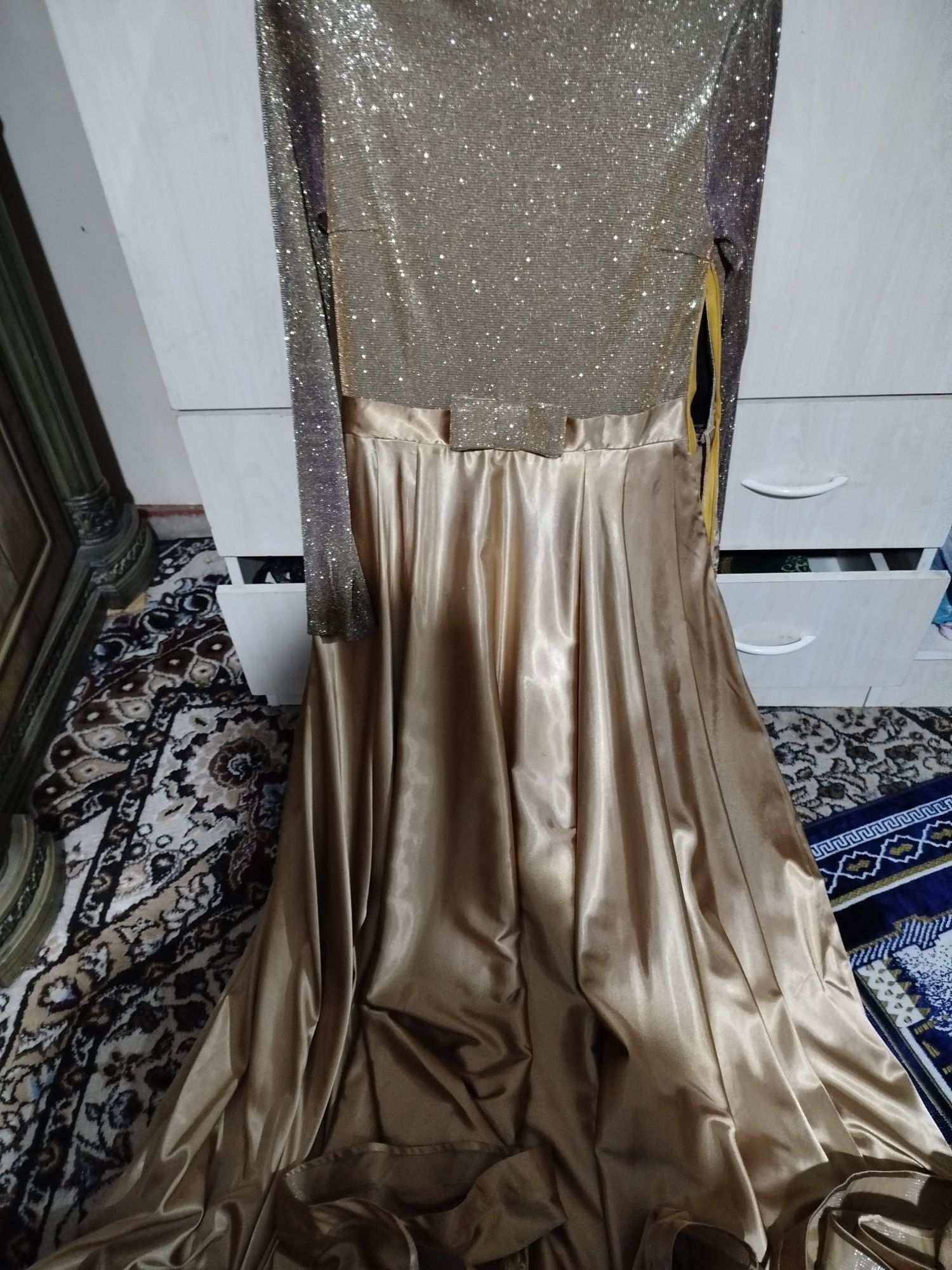 Vechirni koylak gold rangda