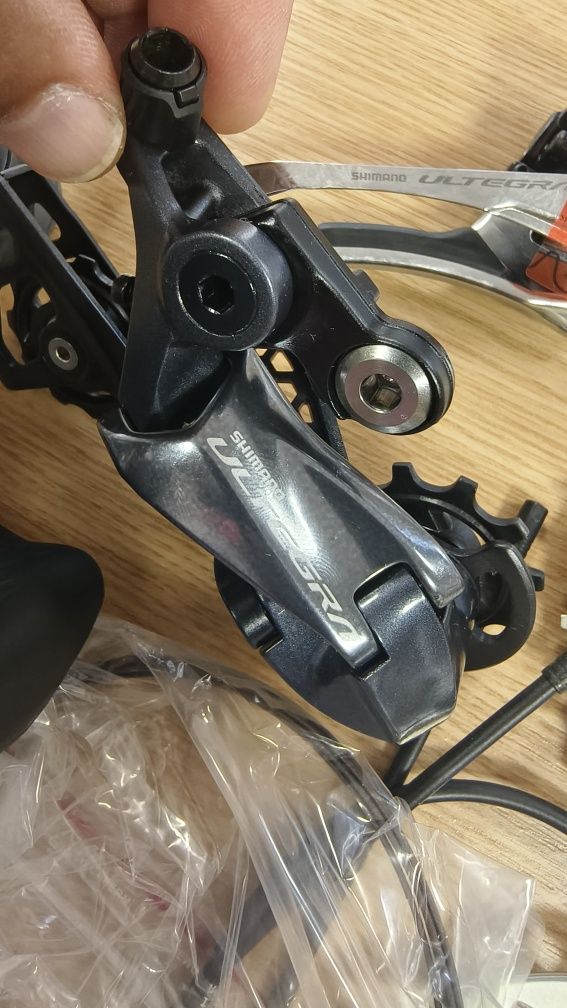 GROUPSET: Shimano Ultegra R8000 - 2x11 speed – HYDRAULIC BRAKES